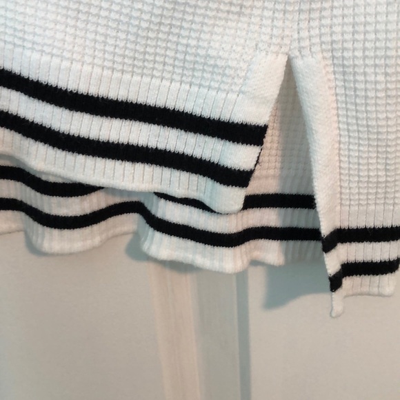 Zenergy by Chico’s White Top - Picture 7 of 10